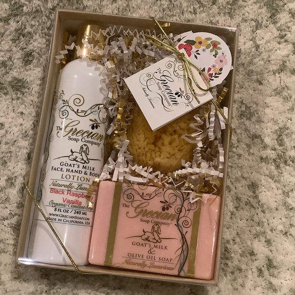 Grecian Soap Co. Scented Black Raspberry Vanilla Bath & Body Gift Set NWT. - Picture 12 of 16